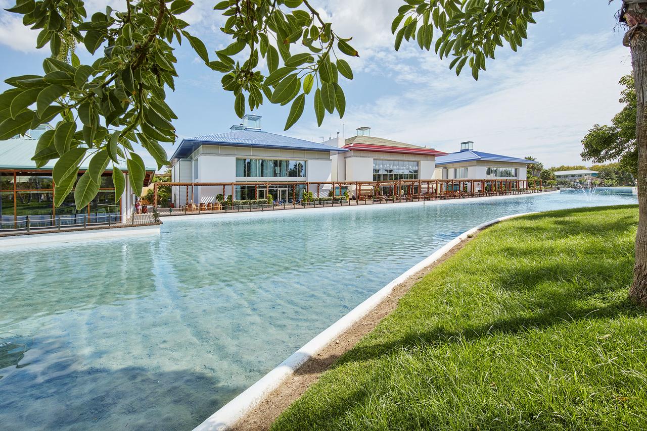 Edificios principales del Hotel Caribe en PortAventura World