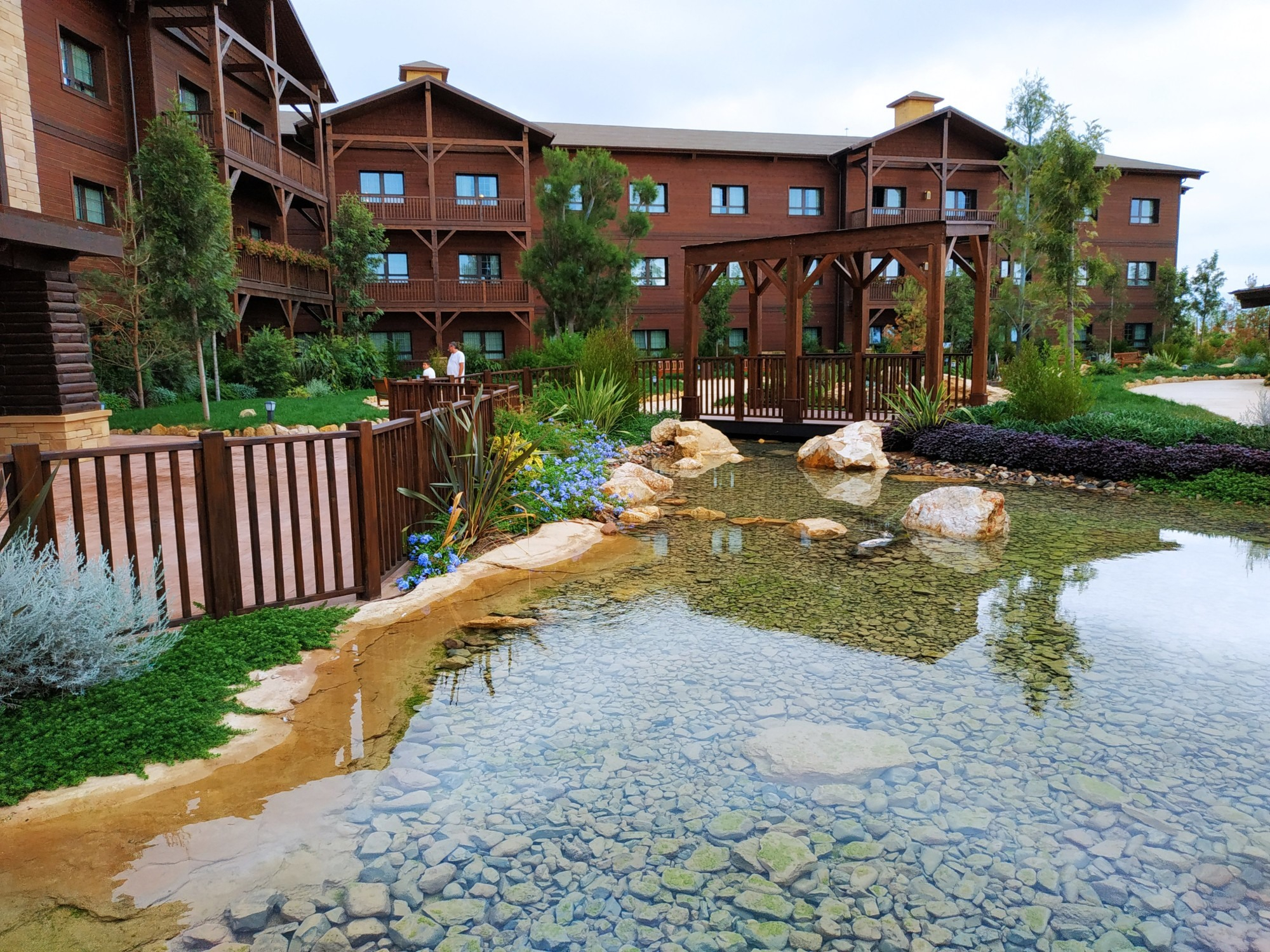 Exteriores del hotel Colorado Creek en PortAventura World